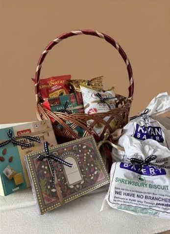 Festive hamper basket